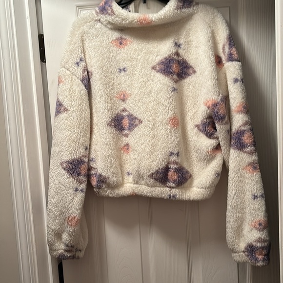 SO cream fuzzy pull over jacket with pink circle and purple diamonds. 1/4 zip - Picture 3 of 3
